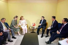 Vietnamese Prime Minister Pham Minh Chinh (third, right) meets with Peruvian President Dina Boluarte (third, left) on the sidelines of the 3rd United Nations Ocean Conference (UNOC 3) in Nice, France, on June 9 (local time). (Photo: VNA)