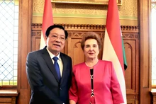 Head of the Party Central Central Commitee's Commission for Internal Affairs Phan Dinh Trac (left) and First Deputy Speaker of Hungary's National Assembly Marta Mátrai (Photo: VNA)