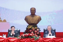 General Secretary of the Communist Party of Viet Nam (CPV) Central Committee To Lam and General Secretary of the Lao People’s Revolutionary Party (LPRP) Central Committee and President of Laos Thongloun Sisoulith co-chair a conference in Vientiane on February 5 on outcomes of the CPV’s 14th National Congress, on the occasion of the former’s state visit to Laos. (Photo: VNA)