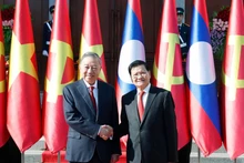 General Secretary of the LPRP Central Committee and President of Laos Thongloun Sisoulith (R) receives General Secretary of the CPV Central Committee To Lam in Vientiane on February 5, 2026. (Photo: VNA)