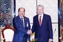 General Secretary of the Communist Party of Viet Nam (CPV) Central Committee To Lam (Right) meets with President of the Lao Front for National Construction (LFNC) Kikeo Khaykhamphithoune in Vientiane on February 5. (Photo: VNA)