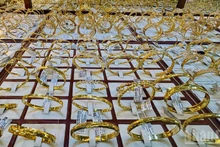 Infographic: Gold bars decline, gold rings rise on December 31