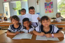 Students participate in a Cham language class at Phan Thanh 1 Elementary School in Dak Lak Province (Photo: giaoducthoidai.vn)