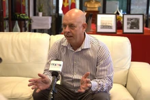 Chairman of the Israel-Viet Nam Friendship Association and former Deputy Ambassador of Israel to Viet Nam Eyal Buvilski speaks to Viet Nam News Agency's correspondent in Tel Aviv. (Photo: VNA)