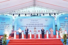 The ribbon-cutting ceremony to open the fair