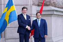 Prime Minister Pham Minh Chinh (right) and Speaker of the Riksdag (Swedish parliament) Andreas Norlén. (Photo: VNA)