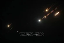 An Iranian missile is launched at the city of Hebron, in the southern West Bank on the evening of June 14, 2025. (Photo: Xinhua/VNA)