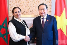 NA Chairman Tran Thanh Man (R) receives chair of Morocco–Viet Nam Friendship Parliamentarians' Group Lubna Srhiri (Photo: NDO)