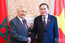 NA Chairman Tran Thanh Man (L) receives Mustapha El Ktiri, President of the Morocco–Viet Nam Friendship Association (MVFA), in Rabat on the morning of July 26 (local time) (Photo: NDO)