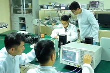 Viettel's team of engineers designs and manufactures 5G equipment.