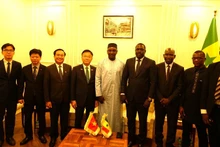 Deputy Prime Minister Le Thanh Long and Senegal's Minister of Water and Sanitation and members of the two countries attend the meeting.