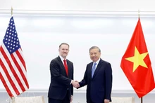 General Secretary of the Communist Party of Viet Nam To Lam (R) receives the US Trade Representative, Ambassador Jamieson Greer, in Washington D.C. on February 19. (Photo: VNA)