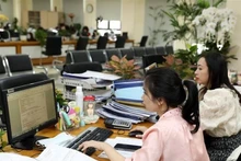Ha Noi’s state budget revenue exceeded 362.1 trillion VND (approximately 14.2 billion USD) in the first five months of 2025, soaring 54.4% from a year earlier. (Illustrative image: VNA)