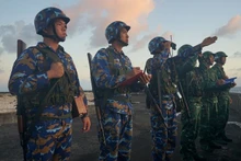 Training and combat readiness work is maintained at a high level in Truong Sa, contributing to the protection of the Fatherland's frontiers and the success of the 14th National Party Congress. (Photo: TRUNG HUNG)