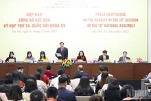 General Secretary and Chairman of the NA Office Le Quang Minh chairs the press conference announcing the results of the NA's 10th session (Photo: NDO)