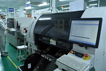 Technical workers operate a production line. (Photo: nhandan.vn).