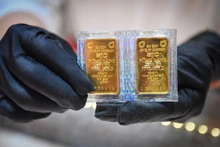 Infographic: Gold bars climb to new record high of 156.8 million VND per tael on December 15