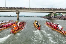 Celebrated each year on September 2 to mark National Day, the Gianh River Boat Racing Festival combines prayers for agricultural prosperity with vibrant river competitions (Photo: X.Phu)