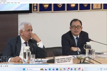 Do Thanh Hai (right), Deputy Director-General of the East Sea Institute under the Diplomatic Academy of Viet Nam, speaks at the dialogue. (Photo: VNA)