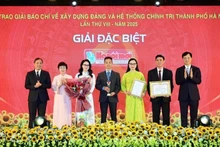 Winners of Ha Noi Party-building journalism awards honoured (Photo: NDO)
