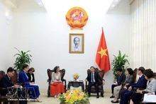 Deputy Prime Minister Tran Hong Ha meets with UNDP Resident Representative Ramla Khalidi and WHO Representative in Viet Nam Angela Pratt in Ha Noi on March 11. (Photo: VNA)