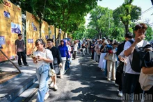 Thousands queue for ‘Homeland in Our Hearts’ concert tickets