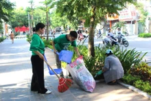 Ha Noi launches citywide environmental cleanup campaign to celebrate National Day (Photo: hanoimoi.vn)
