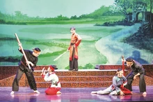 Performances by the Ha Noi Cheo Theatre attract diverse audiences.
