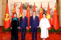 Party General Secretary and State President To Lam, his Chinese counterpart Xi Jinping and their spouses in a joint photo in Beijing on April 15, 2026. (Photo: VNA)