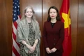 Vietnamese Deputy Minister of Foreign Affairs Nguyen Minh Hang (R) and US Under Secretary of State for Political Affairs Allison Hooker at their meeting in the US. (Photo: VNA)