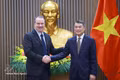 Prime Minister Le Minh Hung (R) and Ambassador Rick Switzer, Deputy US Trade Representative, in Ha Noi on May 20, 2026. (Photo: VNA)