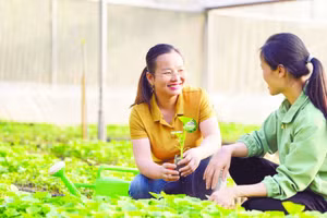 Farmers take part in a project supporting household agribusiness development in Cao Bang Province. (Photo: Viet Ha).