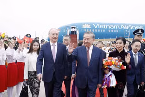 Welcome ceremony for General Secretary and President To Lam and his spouse at Beijing Capital International Airport. (Photo: VNA)