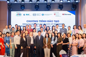 Participants at the training course.