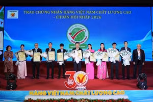 Enterprises receive the 2026 High-Quality Vietnamese Goods Certification.