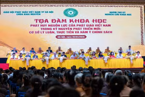 The presidium chairs the seminar. 