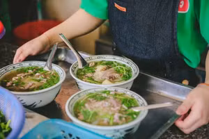 Ha Noi's 'pho bo' (noodle soup with beef) has earned worldwide acclaim. (Illustrative photo: Minh Son/vietnamplus.vn)