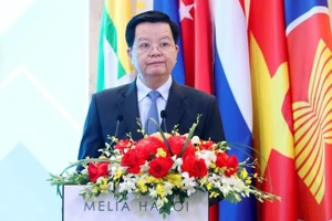 Vietnamese Deputy Prime Minister Mai Van Chinh speaks at the meeting. (Photo: NDO) 