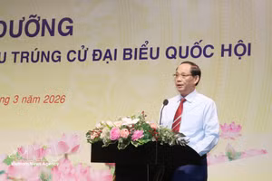 NA Vice Chairman Tran Quang Phuong speaks at the training conference on March 25. (Photo: VNA)