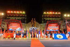 The opening ceremony takes place at Nguyen Tat Thanh Square in Quy Nhon Ward, Gia Lai Province.