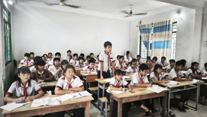 Students in Ninh Phuoc commune, Khanh Hoa province return to school after the flood. (Photo: NGUYEN TRUNG)
