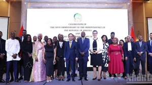 Delegates pose for a commemorative photo at the event.