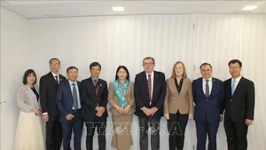 Leaders of the State Audit Office of Vietnam and the Public Audit Office of Catalonia (Spain) at the working session. (Photo published by VNA)