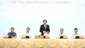 Minister-Chairman of the Government Office Tran Van Son speaks at the Government’s regular press conference. (Photo: VNA)