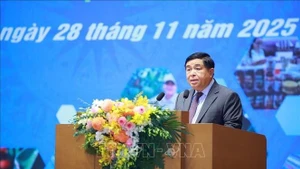 Deputy Prime Minister Nguyen Chi Dung speaks at the 2025 cooperative and collective economy forum in Ha Noi on November 28. (Photo: VNA)