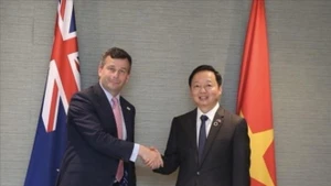Vietnamese Deputy Prime Minister Tran Hong Ha (R) and New Zealand Deputy Prime Minister David Seymour. (Photo: VNA)