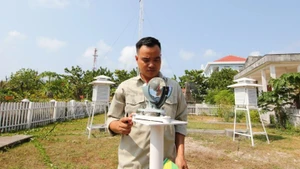 The application of science and technology in forecasting and early warning of natural disasters is identified as an urgent requirement in the context of extreme weather. (Photo: Nongnghiepmoitruong.vn)