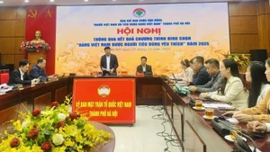 Leader of the Viet Nam Fatherland Front Committee of Ha Noi speaks at the conference.
