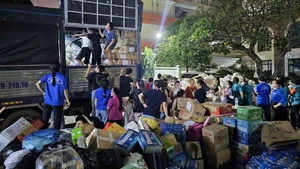 Immediately after the heavy rain in Ho Chi Minh City had stopped, the forces started preparing relief goods.