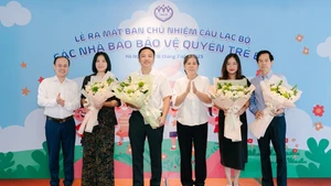 Representatives of the newly-established Executive Committee of the Journalists’ Club for the Protection of Children's Rights pose for a photo at the event. (Photo courtesy of the organisers)